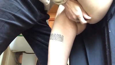 ਸਕੂਲ ਦੇ ਬਾਥਰੂਮ ਵਿੱਚ squirt, ਇੱਕ ਅਸਲੀ frothy orgasm - ਮੇਰੇ ਅਧਿਆਪਕ ਨੇ ਆਪਣੀ ਪੂਰੀ ਕੋਸ਼ਿਸ਼ ਕੀਤੀ